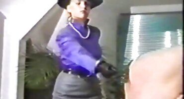 sex người ngoài hành tinh Anissa sexonline Kate hút một khách hàng.